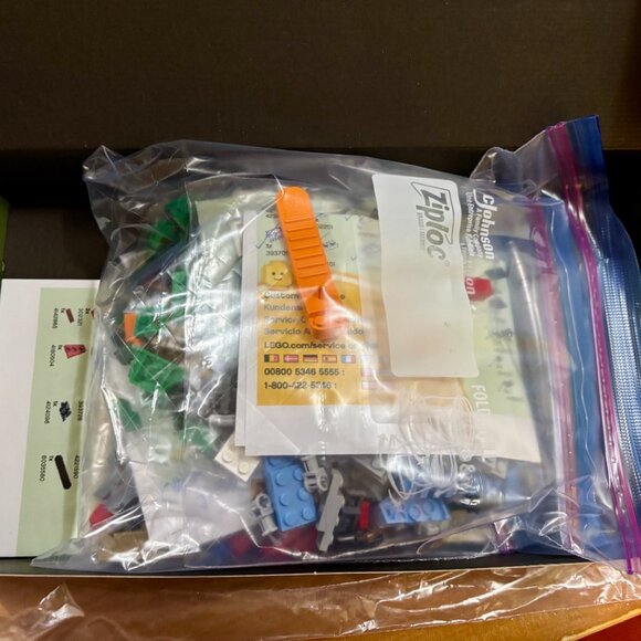 Pre-loved LEGO 21301 "BIRDS" INCL: ALL pieces, 3 instruction manuals & pieces. - Picture 3 of 3